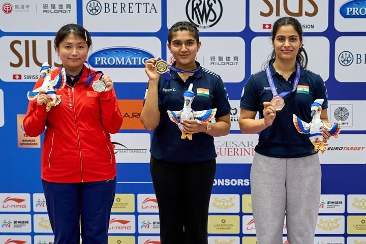 চাপ জয় করে হ্যাংঝাউ বিশ্বকাপে সোনা এষা সিংয়ের, মিউনিখের পর ফের বাজিমাত; মনু ভাকেরের ঝুলিতে ব্রোঞ্জ আইএসএসএফ বিশ্বকাপের ২৫