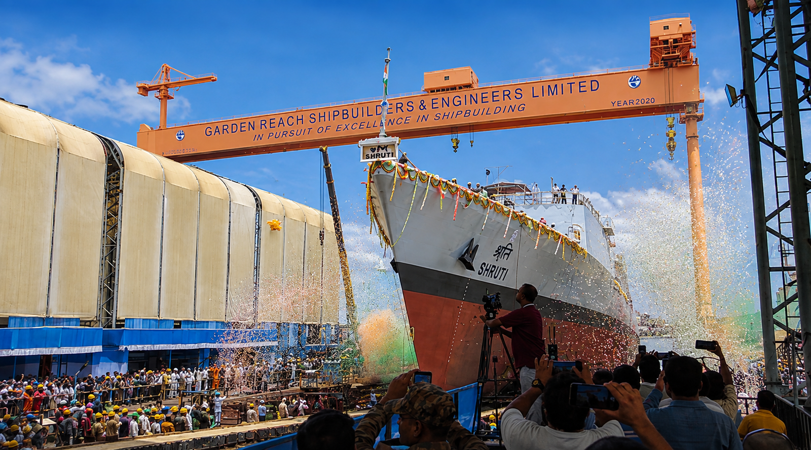শক্তি বাড়ল ভারতীয় নৌবাহিনীর, GRSE-তে নতুন প্রজন্মের টহলজাহাজ ‘শ্রুতি’ জলে নামল, সমুদ্র নজরদারি ও জলদস্যু দমনে বাড়বে নৌবাহিনীর শক্তি GRSE শিপইয়ার্ডে ফিতে ও রঙিন কাগজের মধ্যে জলে ভাসছে ভারতীয় নৌবাহিনীর নতুন জাহাজ Shruti, নিচে জড়ো হওয়া কর্মী ও দর্শকরা